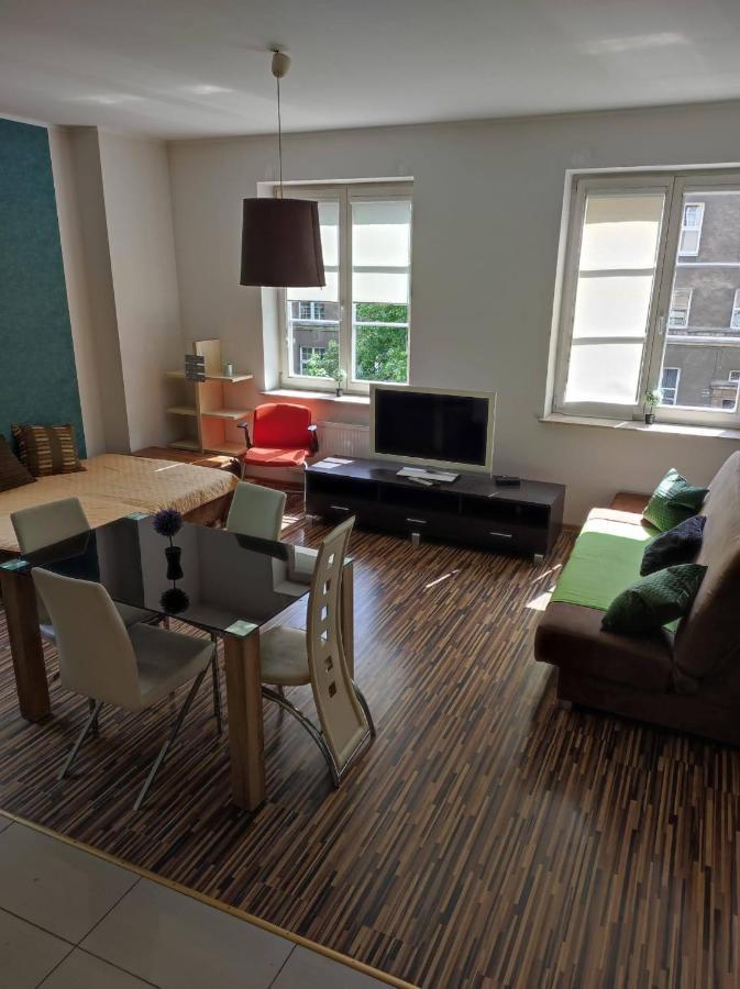 Apartament Przy Fontannie Neptuna 格但斯克 外观 照片